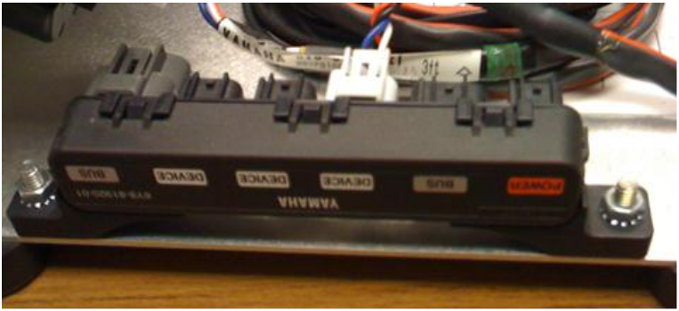 Распределительная коробка Yamaha CommandLink™ (задняя сторона)